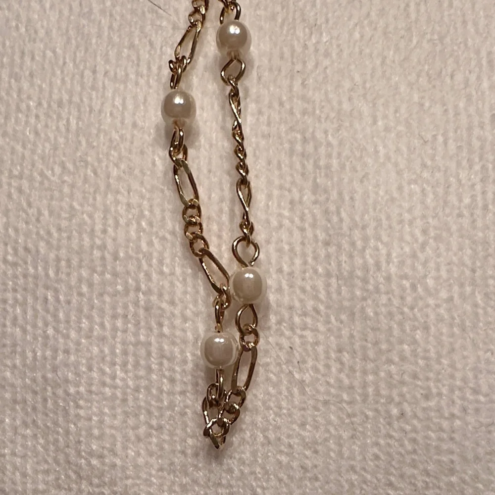 Elegant Gold and Pearl Necklace - Picture 5 of 5